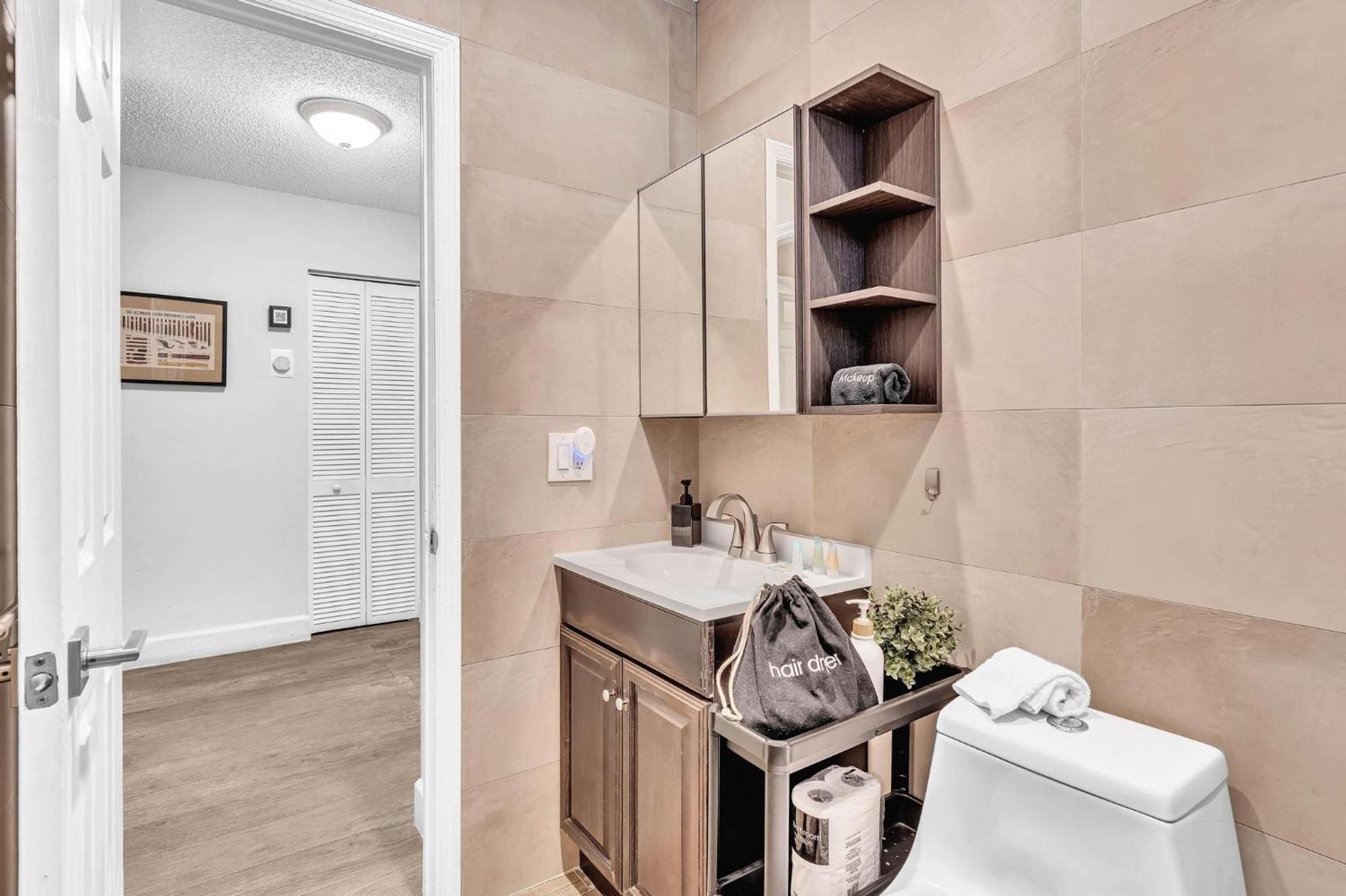 Estelo'S Place - Modern Townhouse With King Bed, Only 5 Min From The Airport! ไมอามี ภายนอก รูปภาพ